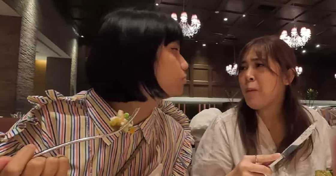 Mimiyuuuh shows bonding time with Moira Dela Torre in Singapore (Screengrab from YouTube channel of Mimiyuuuh) Mimiyuuuh shows bonding time with Moira Dela Torre in Singapore (Screengrab from YouTube channel of Mimiyuuuh)