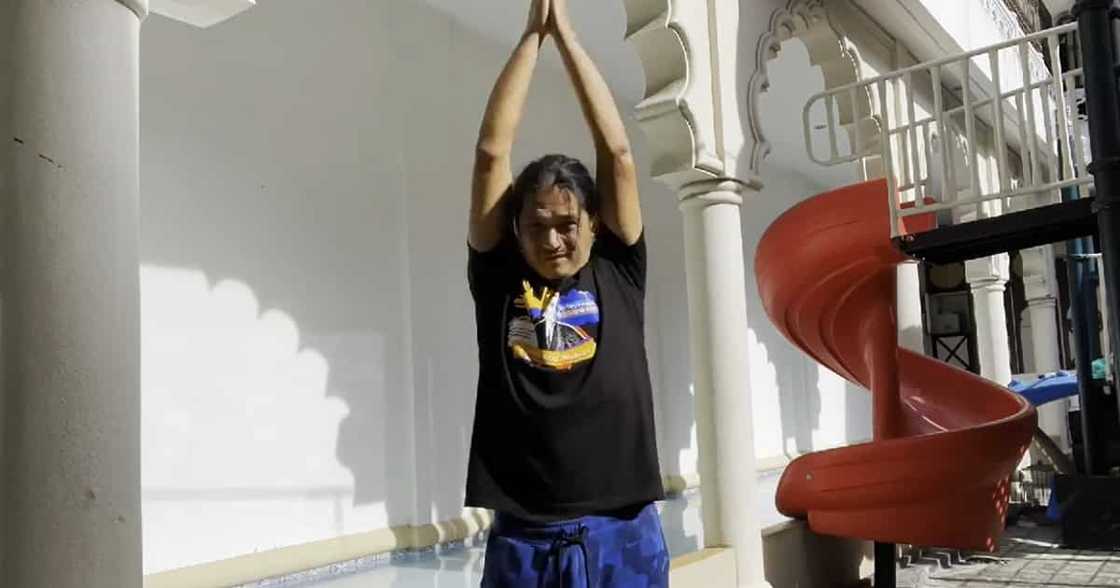 Robin Padilla, hindi pinalalaba sa kasambahay ang damit pang-exercise niya Robin Padilla, hindi pinalalaba sa kasambahay ang damit pang-exercise niya