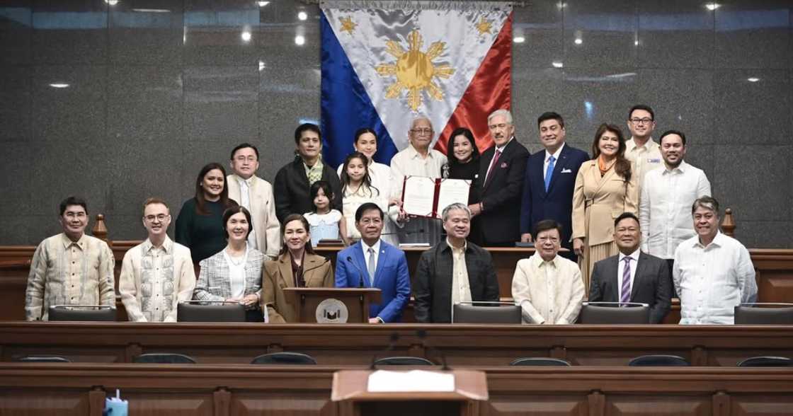Yumaong lola ni Mariel Padilla na si May Panlilio Sazon, pinarangalan sa Senado (@marieltpadilla) Yumaong lola ni Mariel Padilla na si May Panlilio Sazon, pinarangalan sa Senado (@marieltpadilla)