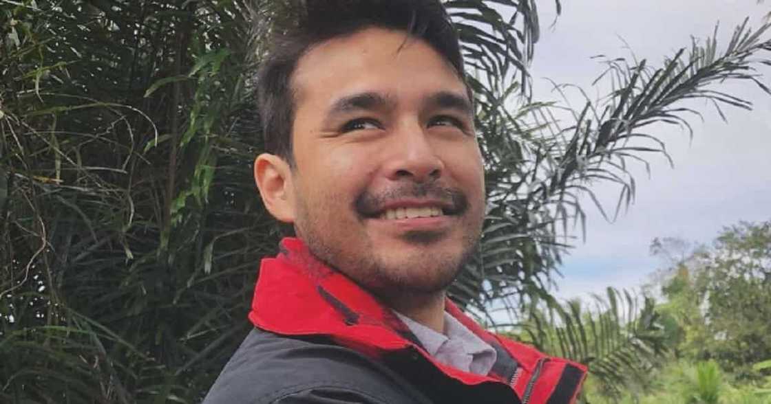 Atom Araullo (@atom_araullo) Atom Araullo (@atom_araullo)