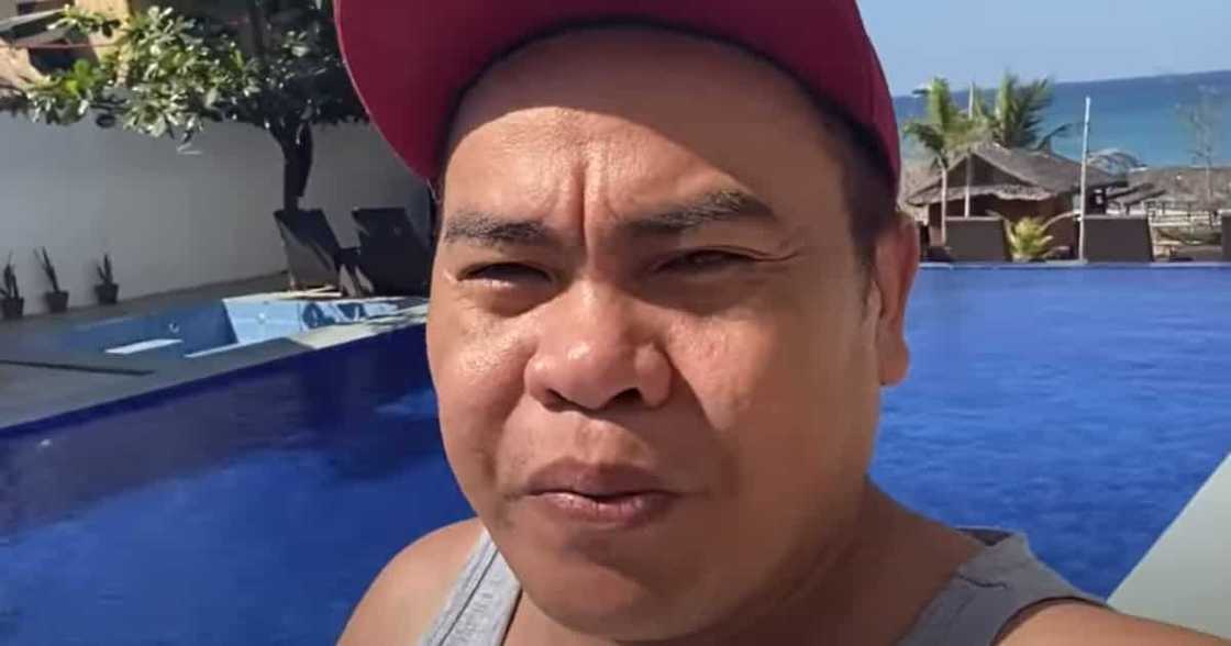 Super Tekla takes a vacation with his daughter Aira on a beach resort Super Tekla takes a vacation with his daughter Aira on a beach resort