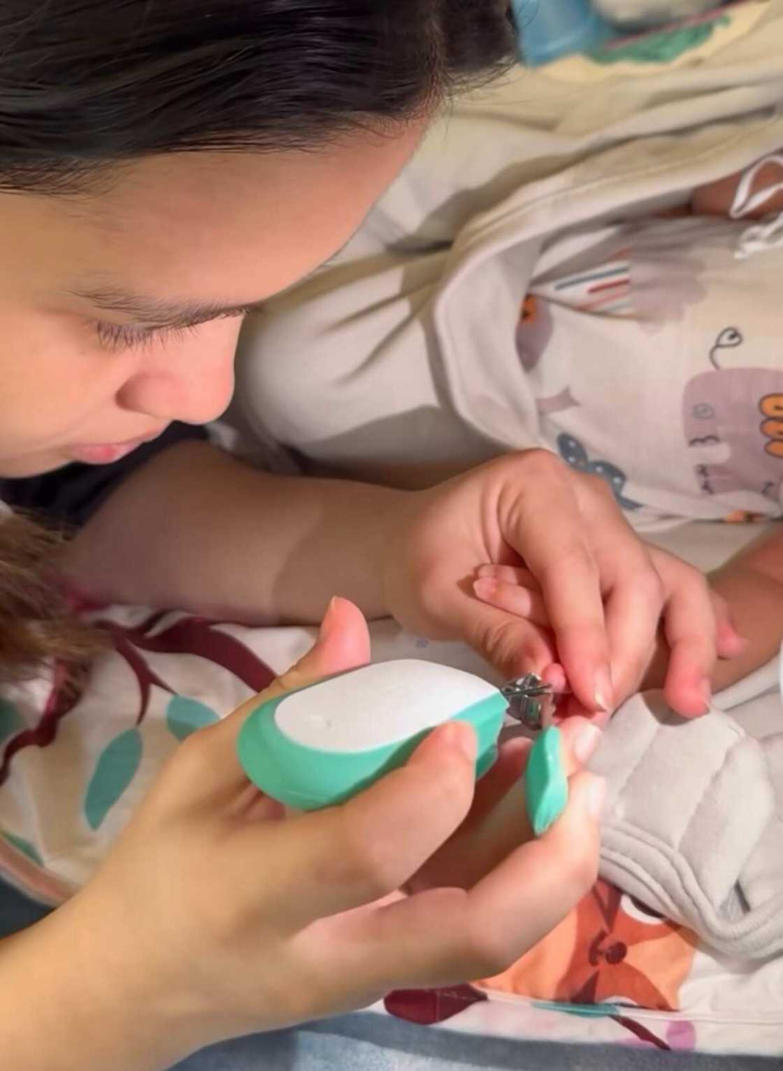 Whamos, ipinakita ang 1st time na paggupit ni Antonette ng kuko ni Meteor Whamos, ipinakita ang 1st time na paggupit ni Antonette ng kuko ni Meteor