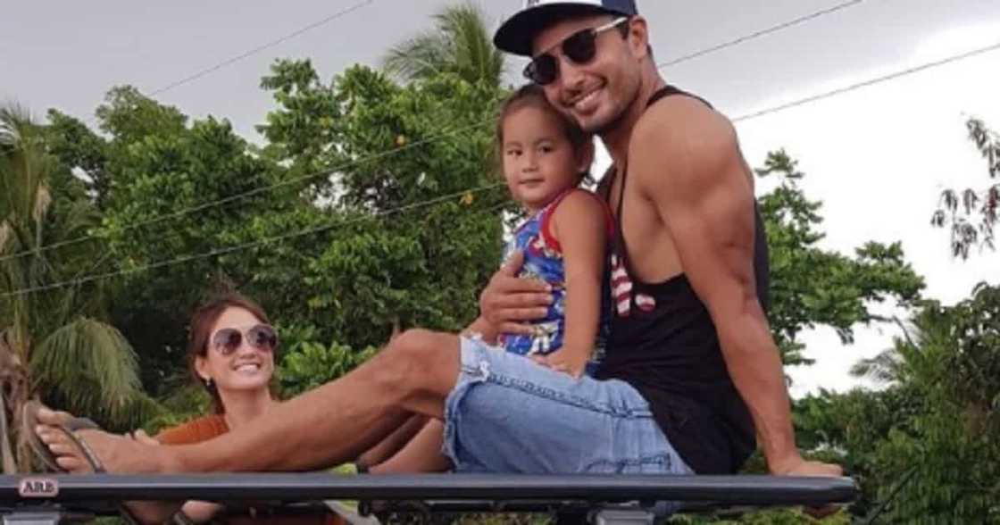 Derek Ramsay comforts Ellen Adarna’s son Elias during his vaccination