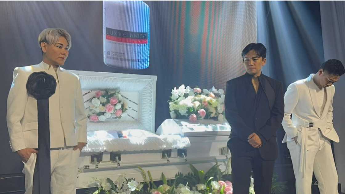 Final viewing ng 'Luxx White' Frontrow headquarters, agaw eksena online Final viewing ng 'Luxx White' Frontrow headquarters, agaw eksena online