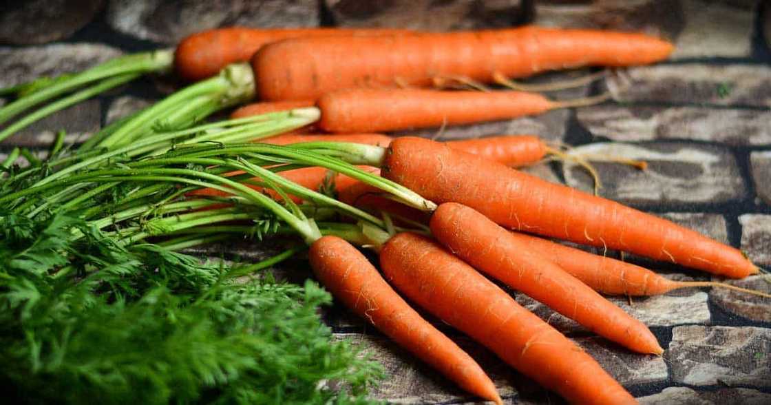 Viral ang pic ng isang magsasaka sa Benguet na nagbebenta ng isang trak na carrots sa halagang P10 kada kilo Viral ang pic ng isang magsasaka sa Benguet na nagbebenta ng isang trak na carrots sa halagang P10 kada kilo