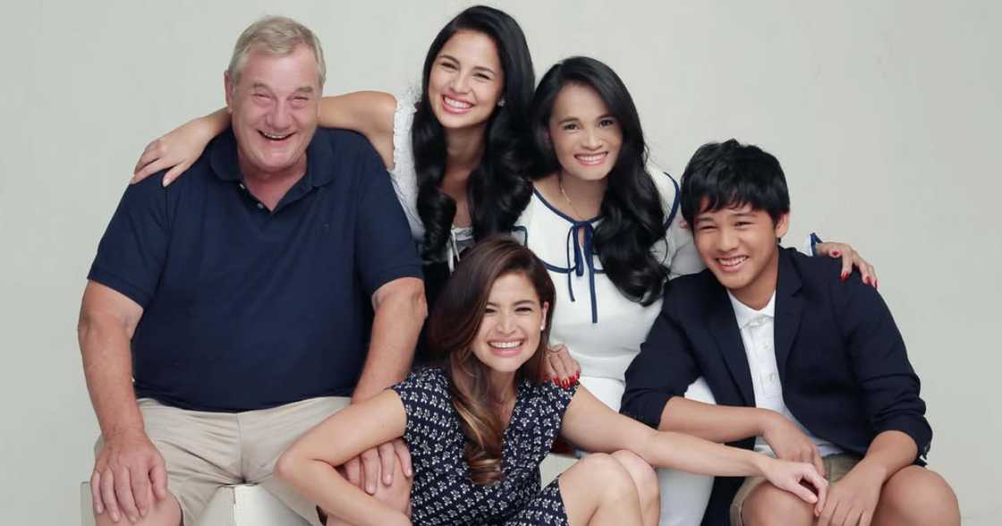 Anne Curtis, Jasmine Curtis-Smith’s mom Carmen pays tribute to late James Curtis-Smith Anne Curtis, Jasmine Curtis-Smith’s mom Carmen pays tribute to late James Curtis-Smith