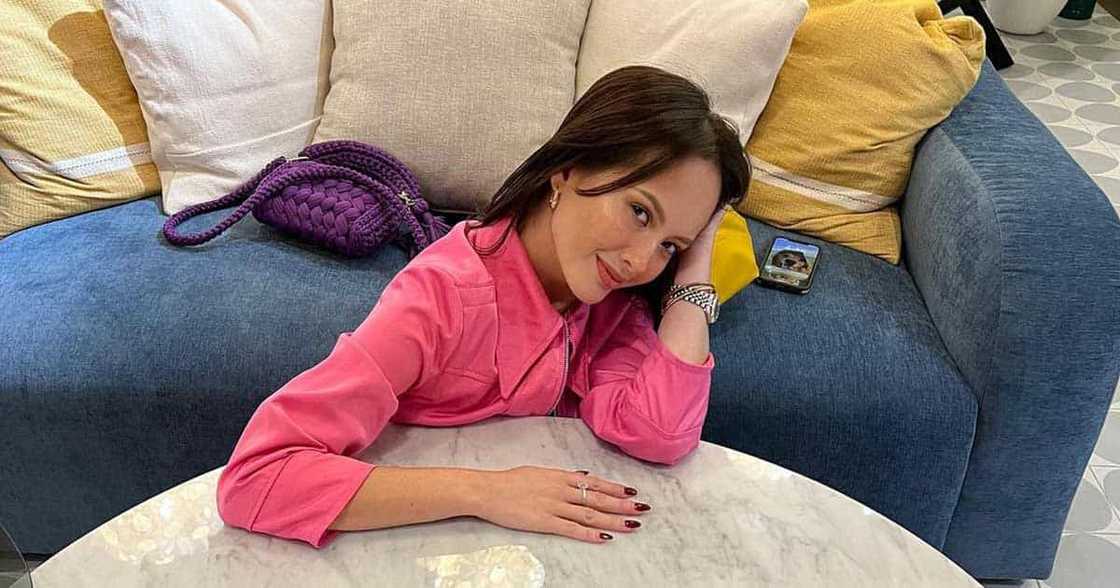 Ellen Adarna, tinarayan ng bongga isang commenter sa post niya: “You feeding me and my husband?” Ellen Adarna, tinarayan ng bongga isang commenter sa post niya: “You feeding me and my husband?”
