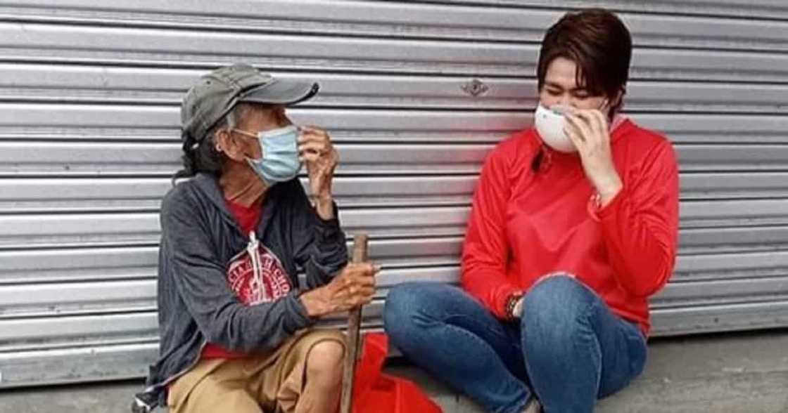 Aiko Melendez, tinulugan ng bongga ang lolang namamalimos dahil sa kahirapan Aiko Melendez, tinulugan ng bongga ang lolang namamalimos dahil sa kahirapan