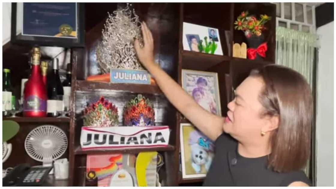 Juliana Parizcova, muling pinakita ang mga korona ng Miss Q&A; pinabulaanang binenta niya ito Juliana Parizcova, muling pinakita ang mga korona ng Miss Q&A; pinabulaanang binenta niya ito