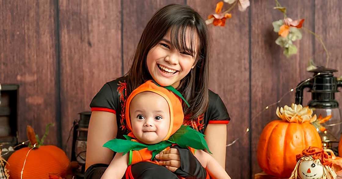Yasmien Kurdi, ibinida ang clip na kinakantahan at inaaliw ni Ayesha ang kapatid Yasmien Kurdi, ibinida ang clip na kinakantahan at inaaliw ni Ayesha ang kapatid
