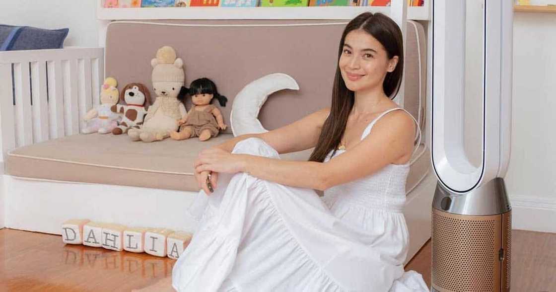 Anne Curtis, nawindang nang makitang binibidyohan pala siya ni Solenn Heussaff habang nagwawalis ng sahig Anne Curtis, nawindang nang makitang binibidyohan pala siya ni Solenn Heussaff habang nagwawalis ng sahig