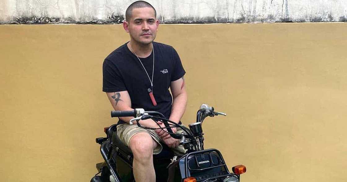 Paolo Contis, nakatanggap ng madamdaming pagbati at deklarasyon ng suporta mula sa kapatid na si Carlo Contis Paolo Contis, nakatanggap ng madamdaming pagbati at deklarasyon ng suporta mula sa kapatid na si Carlo Contis