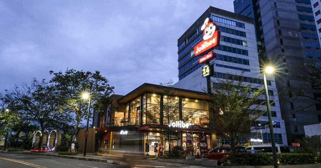 Jollibee, nagpalabas ng pahayag ukol sa diumano’y diskriminasyon ng kumpanya sa mga BL na aktor Jollibee, nagpalabas ng pahayag ukol sa diumano’y diskriminasyon ng kumpanya sa mga BL na aktor