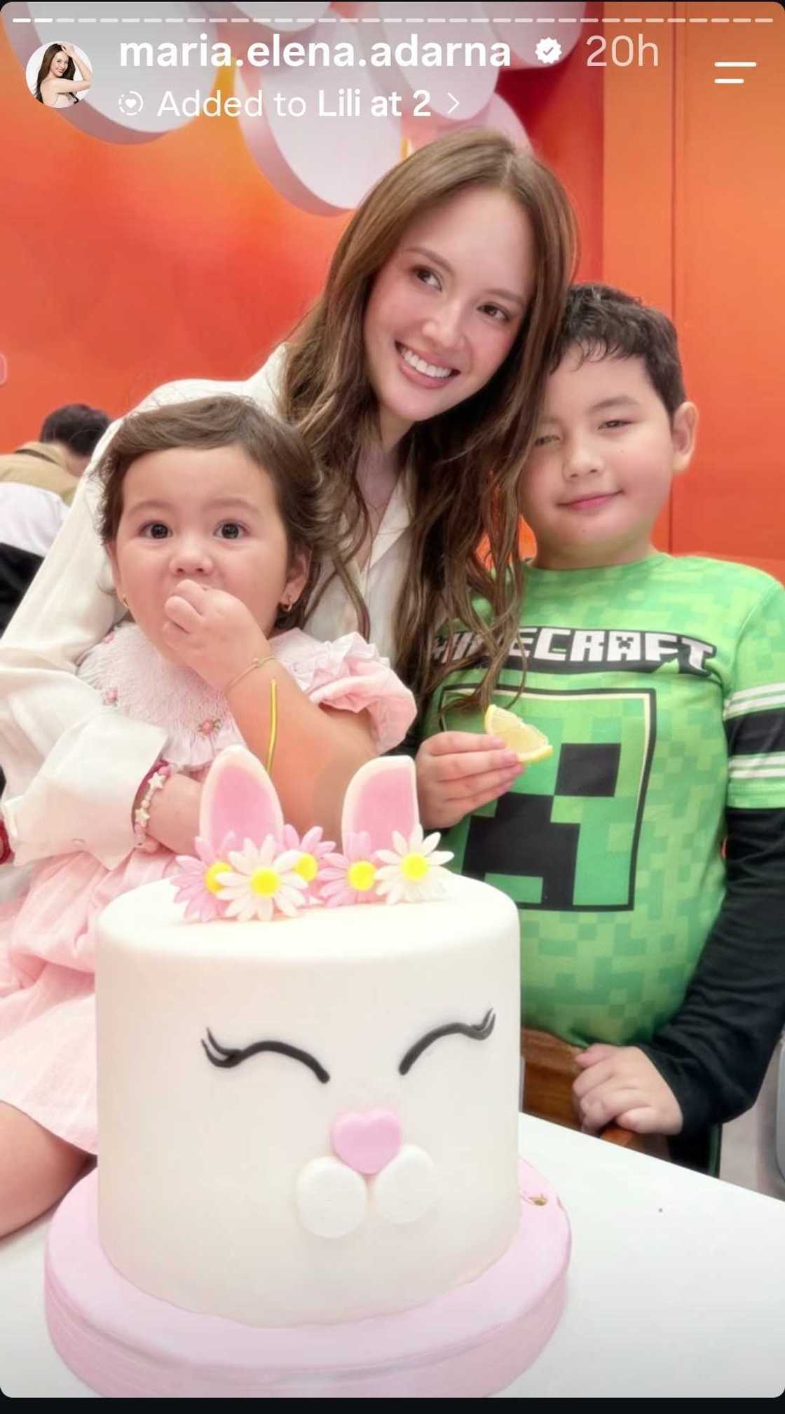 John Lloyd Cruz, spotted sa party ng anak ni Ellen Adarna na si Liana; cute moment nila, usap-usapan