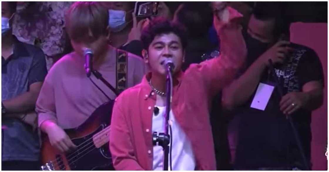 'Di tayo pwede' hitmaker, may banat sa mga umano'y 'magnanakaw at corrupt' 'Di tayo pwede' hitmaker, may banat sa mga umano'y 'magnanakaw at corrupt'