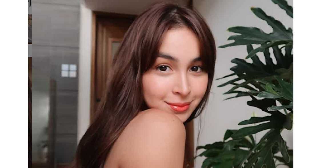 Julia Barretto’s photo in the car caught netizens’ attention Julia Barretto’s photo in the car caught netizens’ attention