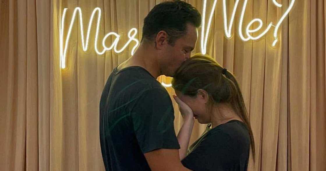 Derek Ramsay, pinost ang pic ng animo’y invitation card na may nakasulat “confidential” at “save the date” Derek Ramsay, pinost ang pic ng animo’y invitation card na may nakasulat “confidential” at “save the date”