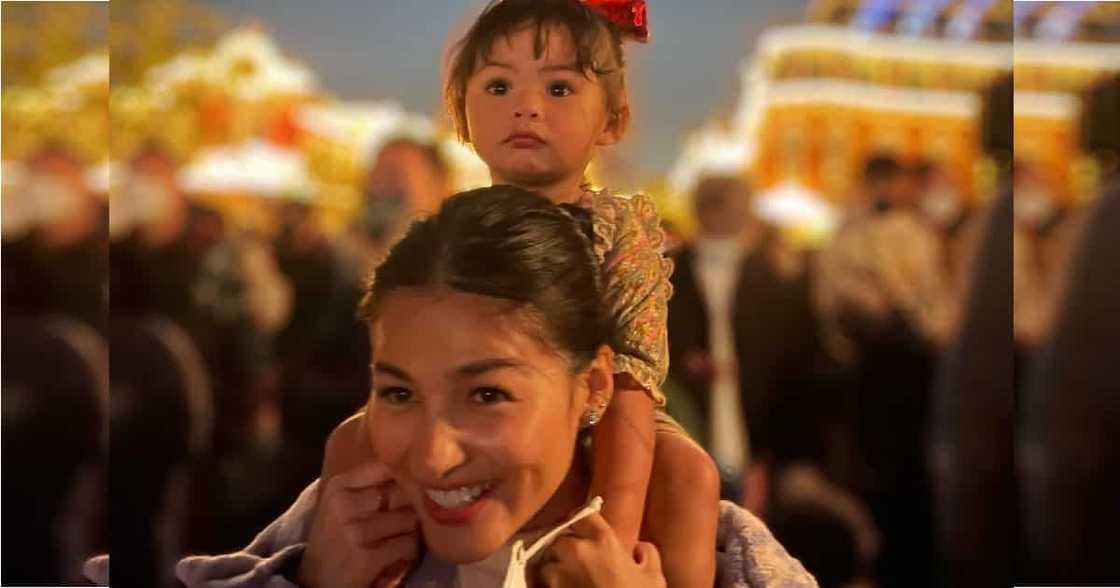 Snaps of Elisse Joson, baby Felize, family exploring Singapore warm hearts Snaps of Elisse Joson, baby Felize, family exploring Singapore warm hearts