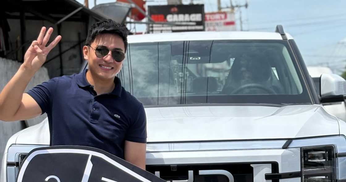 Jak Roberto, ibinida ang bago niyang kotse; celebs, nag-react Jak Roberto, ibinida ang bago niyang kotse; celebs, nag-react