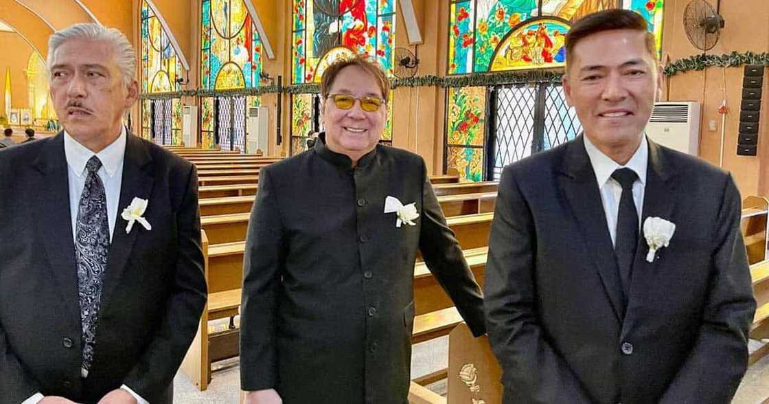 Joey De Leon, pinost vid ng pagyakapan ng mga “EB” hosts: “We are each of us angels with only one wing” Joey De Leon, pinost vid ng pagyakapan ng mga “EB” hosts: “We are each of us angels with only one wing”