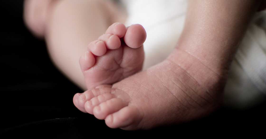 Kalunos-lunos ang sinapit ng isang sanggol matapos di nailabas sa nasusunog na tahanan Kalunos-lunos ang sinapit ng isang sanggol matapos di nailabas sa nasusunog na tahanan