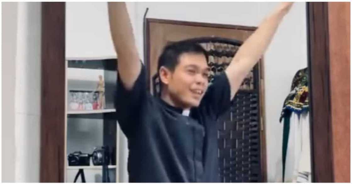 Pari sa Sultan Kudarat, kinagiliwan dahil sa kanyang mga TikTok dance video Pari sa Sultan Kudarat, kinagiliwan dahil sa kanyang mga TikTok dance video