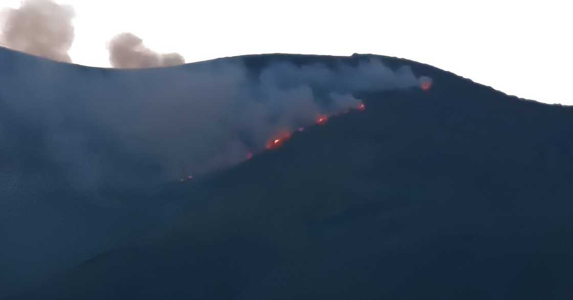 Pagputok ng Mt. Kanlaon, nagdulot ng ‘grassfire’ malapit sa tuktok; alert level, nananatiling mataas Pagputok ng Mt. Kanlaon, nagdulot ng ‘grassfire’ malapit sa tuktok; alert level, nananatiling mataas