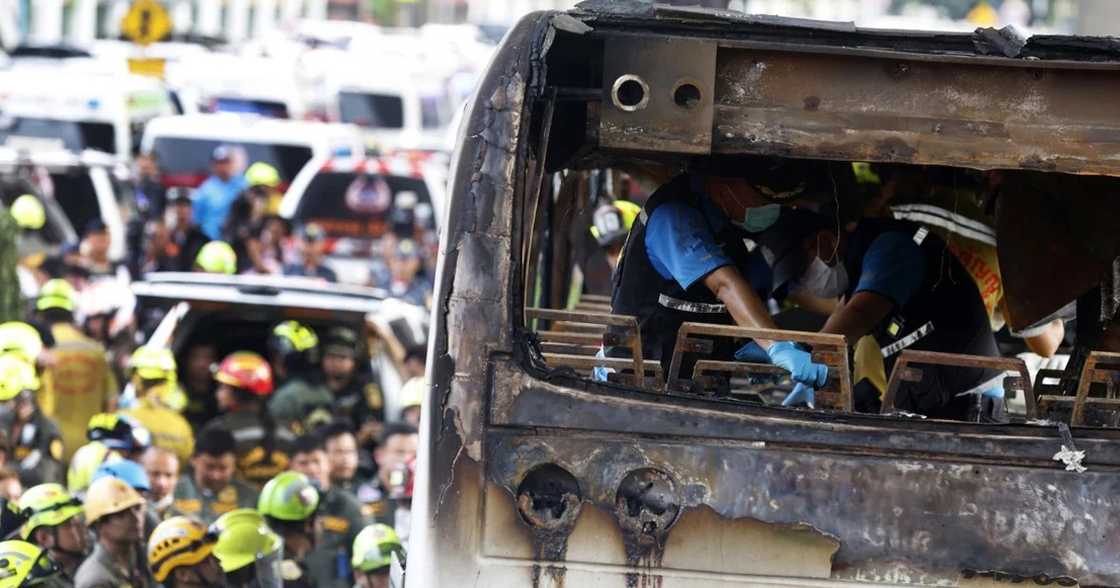 Driver ng Thailand school bus, tumakas habang nagliliyab ang sasakyan, nasakote ng mga pulis Driver ng Thailand school bus, tumakas habang nagliliyab ang sasakyan, nasakote ng mga pulis
