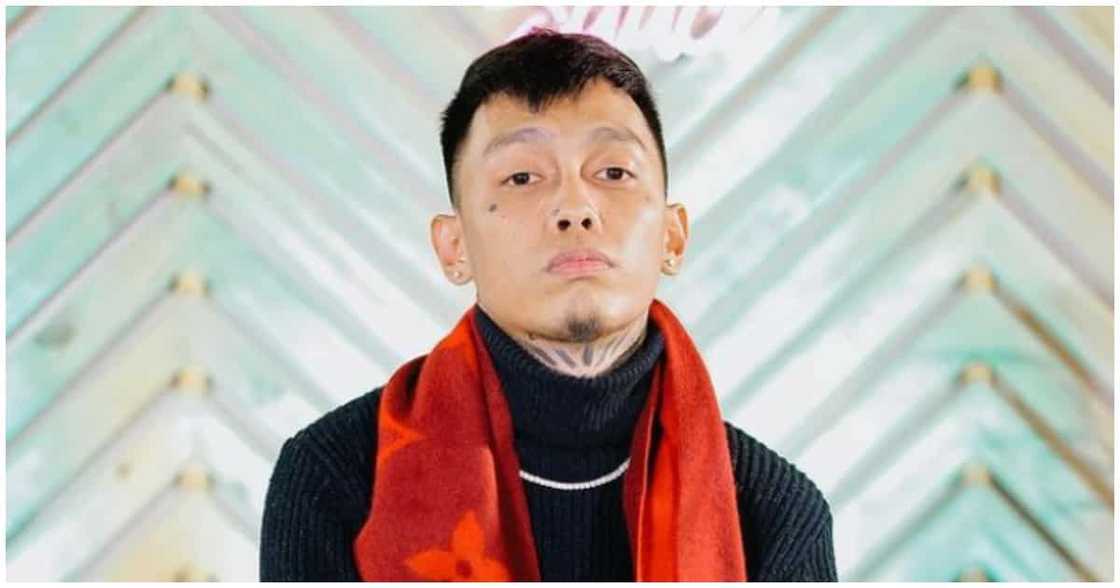 Skusta Clee, iniba na ang lyrics ng kanyang kantang "Zebbiana" Skusta Clee, iniba na ang lyrics ng kanyang kantang "Zebbiana"