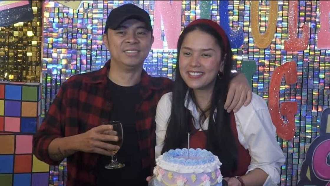 Neri Naig, naiyak sa inihandang surprise birthday party ni Chito Miranda Neri Naig, naiyak sa inihandang surprise birthday party ni Chito Miranda