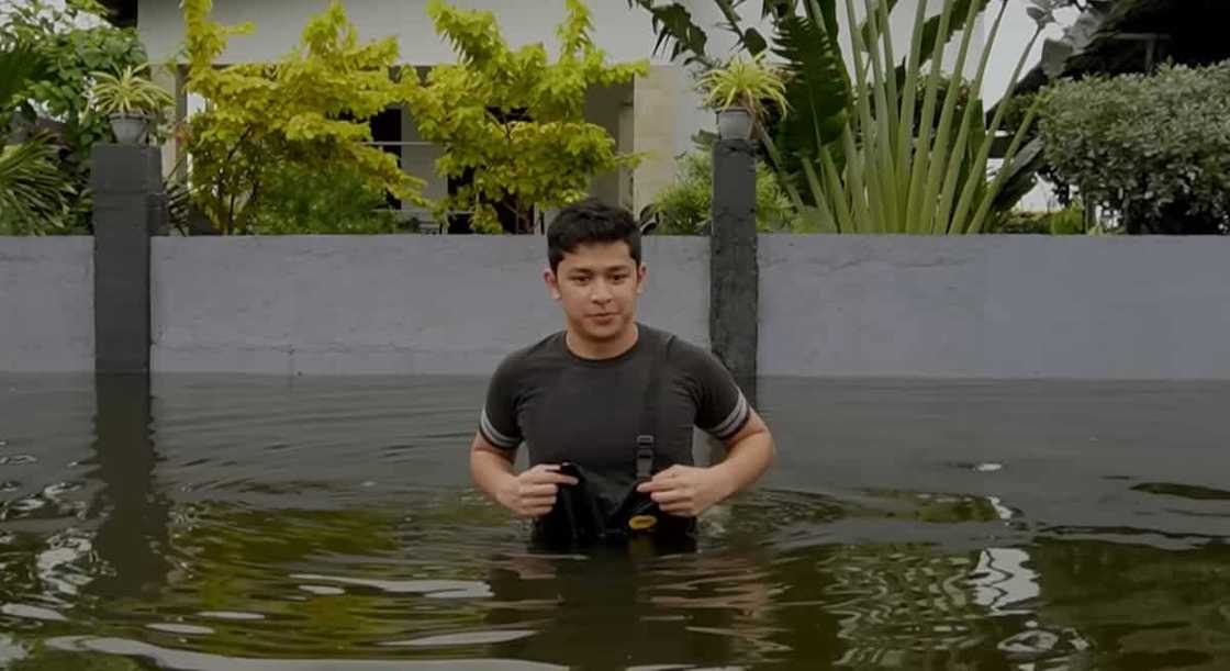 Aljon Mendoza, pinakita ang lalim ng baha sa kanilang lugar sa Macabebe, Pampanga