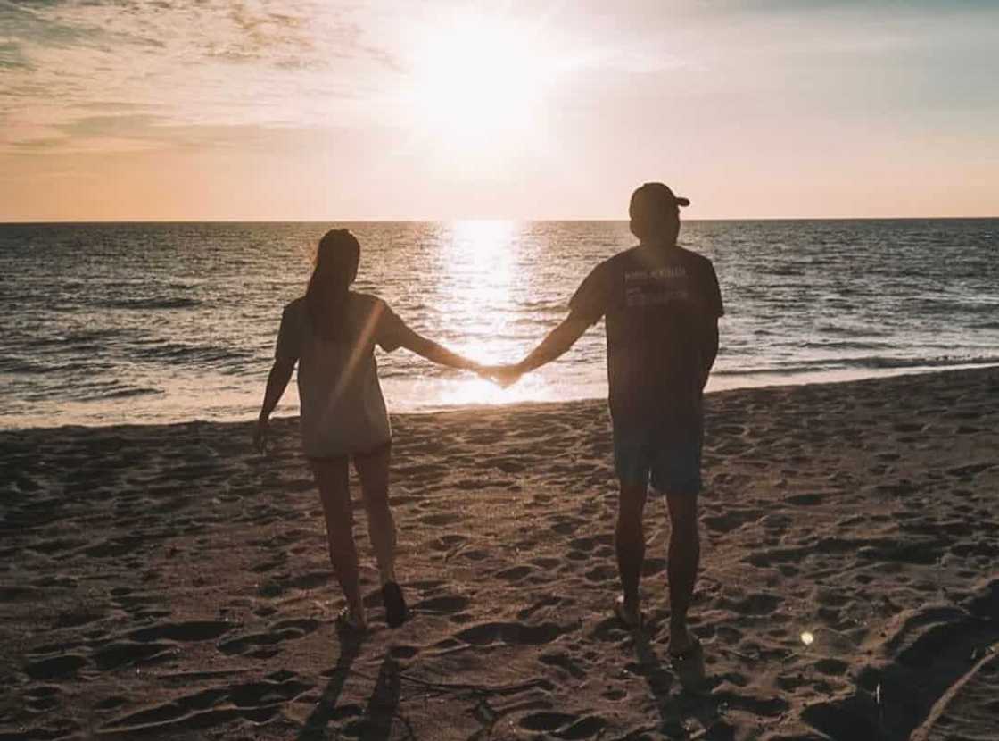 Julia Barretto, ibinahagi ang nakakatuwang workout routine kasama si Gerald Anderson Julia Barretto, ibinahagi ang nakakatuwang workout routine kasama si Gerald Anderson