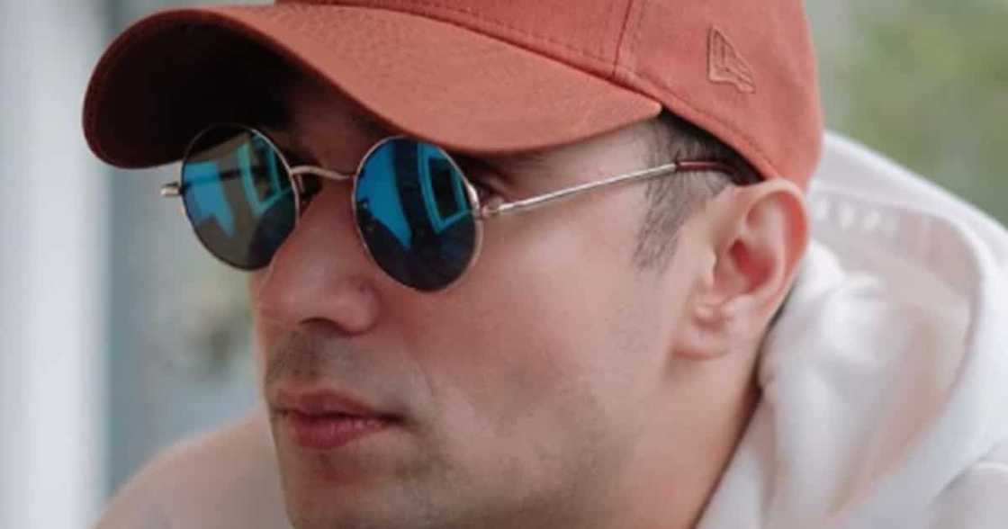 Kapuso actor Boy 2 Quizon gets figured in an accident in Quezon City Kapuso actor Boy 2 Quizon gets figured in an accident in Quezon City