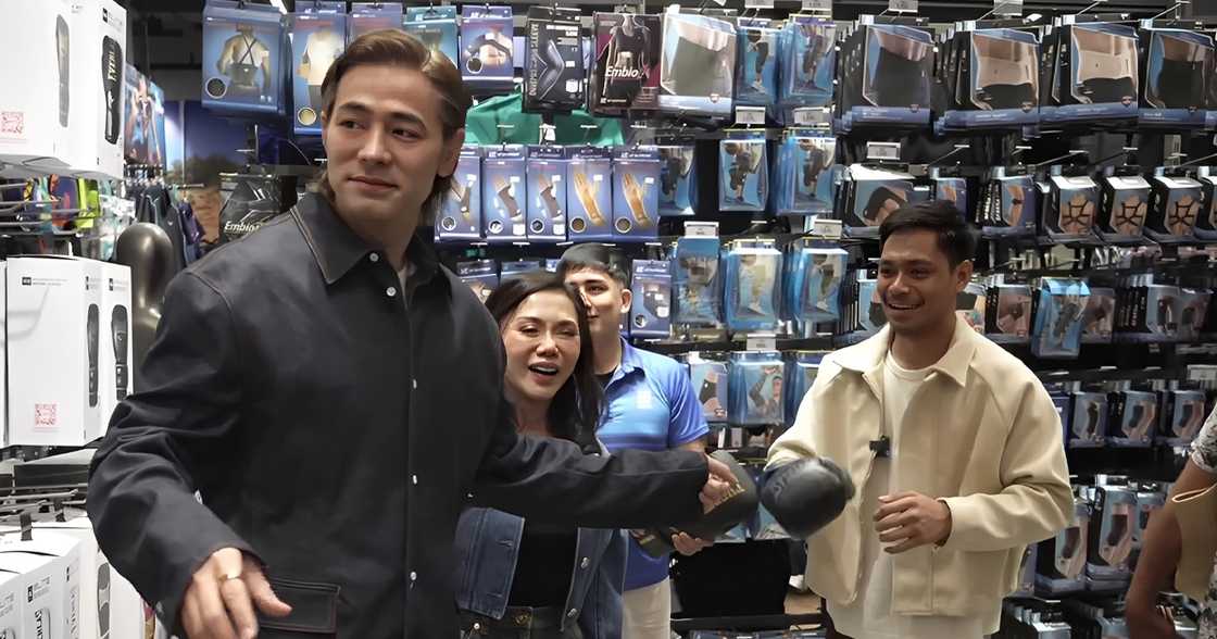 Vicki Belo presents Eman Pacquiao with new gloves; backs his dual career in boxing and showbiz Vicki Belo presents Eman Pacquiao with new gloves; backs his dual career in boxing and showbiz