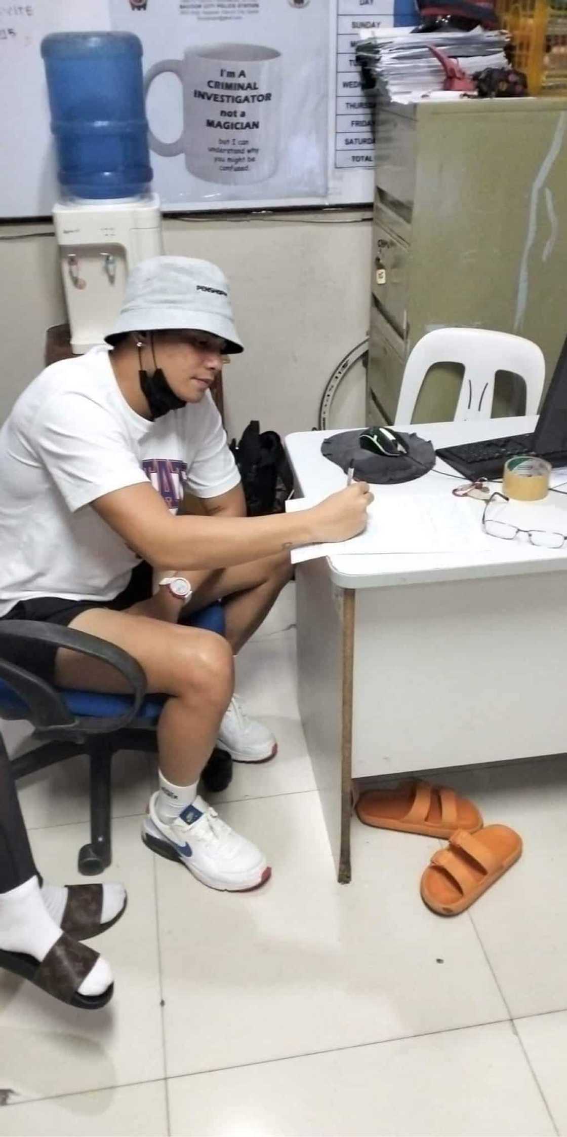 Loisa Andalio at Ronnie Alonte, nabiktima ng basag-kotse gang sa Cavite Loisa Andalio at Ronnie Alonte, nabiktima ng basag-kotse gang sa Cavite