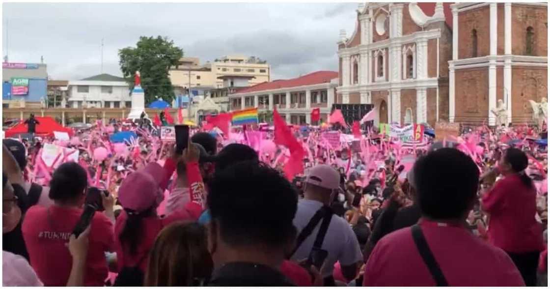 Video ng Leni-Kiko supporters sa Tuguegarao City na humihiyaw ng 'walang solid north', viral Video ng Leni-Kiko supporters sa Tuguegarao City na humihiyaw ng 'walang solid north', viral