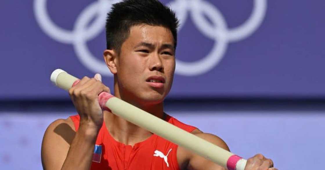 Hidilyn Diaz, may nakakaantig na mensahe kay EJ Obiena na nagtapos sa 4th place sa Olympics Hidilyn Diaz, may nakakaantig na mensahe kay EJ Obiena na nagtapos sa 4th place sa Olympics