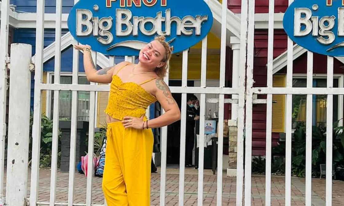 Brenda Mage, binigyan ng bagong cellphone ang kanyang boyfriend Brenda Mage, binigyan ng bagong cellphone ang kanyang boyfriend