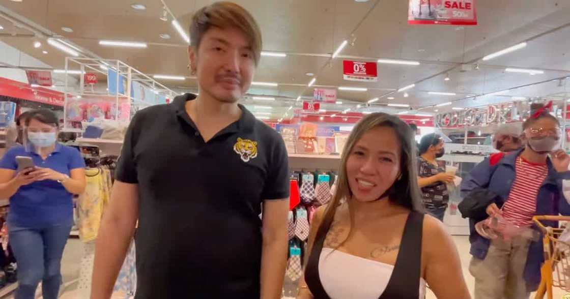 Madam Inutz, naiyak sa bonggang house and lot na regalo ni Wilbert Tolentino Madam Inutz, naiyak sa bonggang house and lot na regalo ni Wilbert Tolentino
