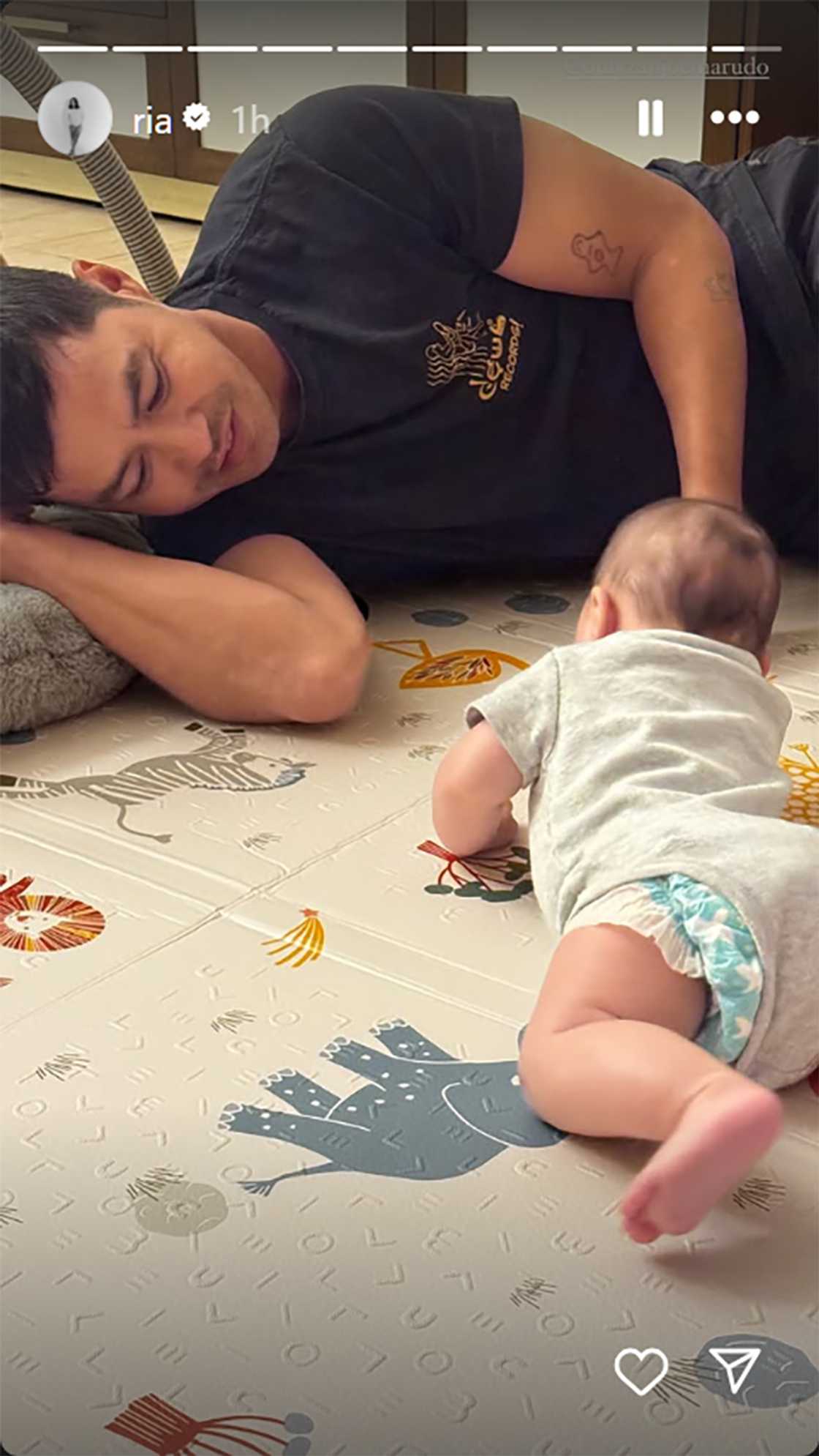 Zanjoe Marudo, pic niya kung saan makikita siyang tila naglalaro sa anak, kinagiliwan Zanjoe Marudo, pic niya kung saan makikita siyang tila naglalaro sa anak, kinagiliwan