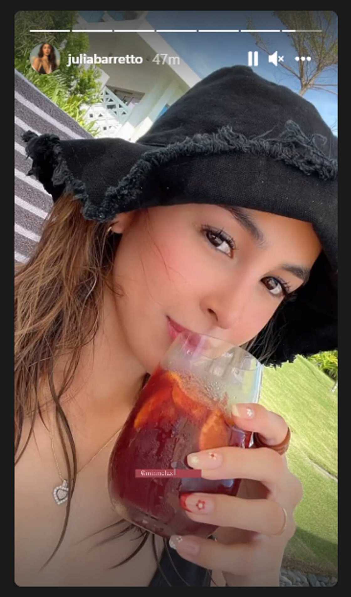 Gerald Anderson spends time with girlfriend Julia Barretto in Boracay Gerald Anderson spends time with girlfriend Julia Barretto in Boracay