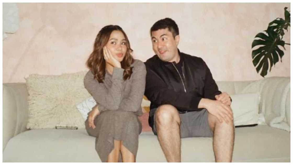 Luis Manzano, natanong si Bella Racelis tungkol kay 'Josh': "Kinilig 'di ba?" Luis Manzano, natanong si Bella Racelis tungkol kay 'Josh': "Kinilig 'di ba?"