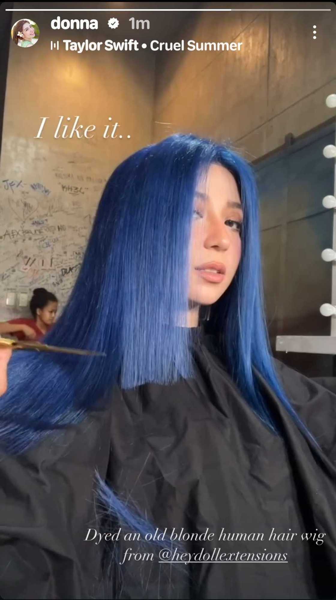 Donnalyn Bartolome, ibinida ng blue hairdo niya sa isang post Donnalyn Bartolome, ibinida ng blue hairdo niya sa isang post