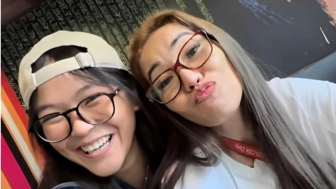 PBB Rain, kinagiliwan nang magpa-picture sa Mama ni Fyang: "Madam Inutz" PBB Rain, kinagiliwan nang magpa-picture sa Mama ni Fyang: "Madam Inutz"