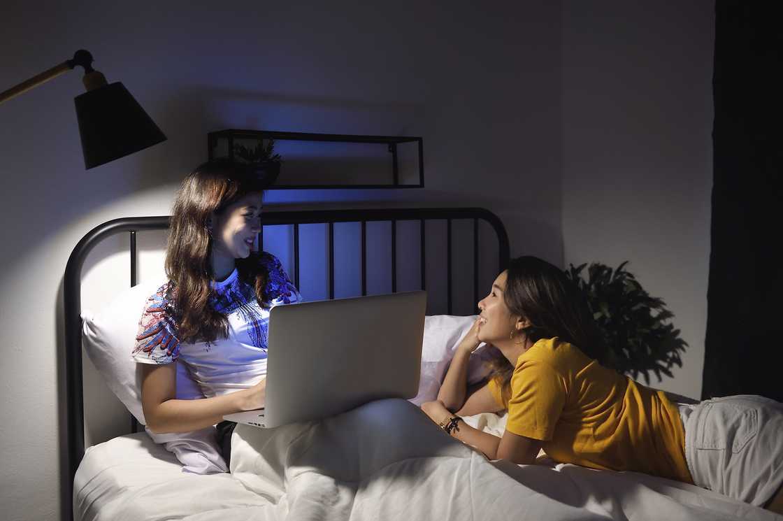 Two roommates talking Two roommates talking