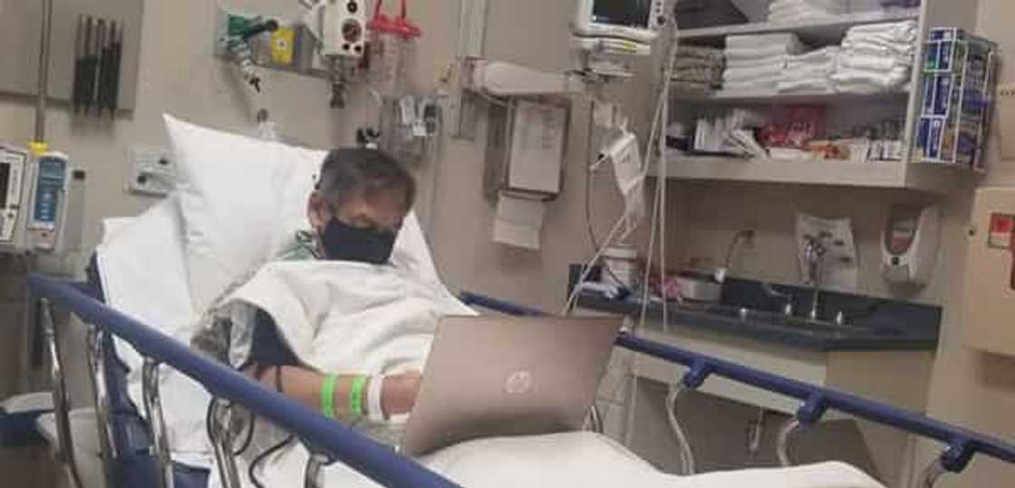 Sick teacher finishes his students' grades in hospital bed before passing away Sick teacher finishes his students' grades in hospital bed before passing away