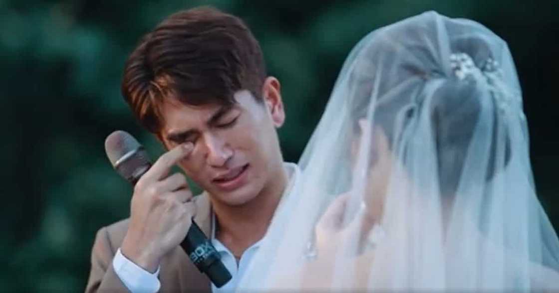 Nikko Natividad, umiyak sa kasal nang inaalala ang pagpapatawad ng partner Nikko Natividad, umiyak sa kasal nang inaalala ang pagpapatawad ng partner