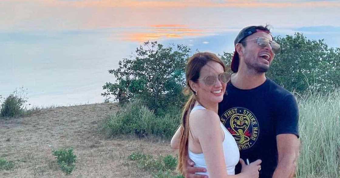 Ellen Adarna, isiniwalat kung bakit mukhang mas masaya kay Derek Ramsay: “Compatible lang jud mi!” Ellen Adarna, isiniwalat kung bakit mukhang mas masaya kay Derek Ramsay: “Compatible lang jud mi!”