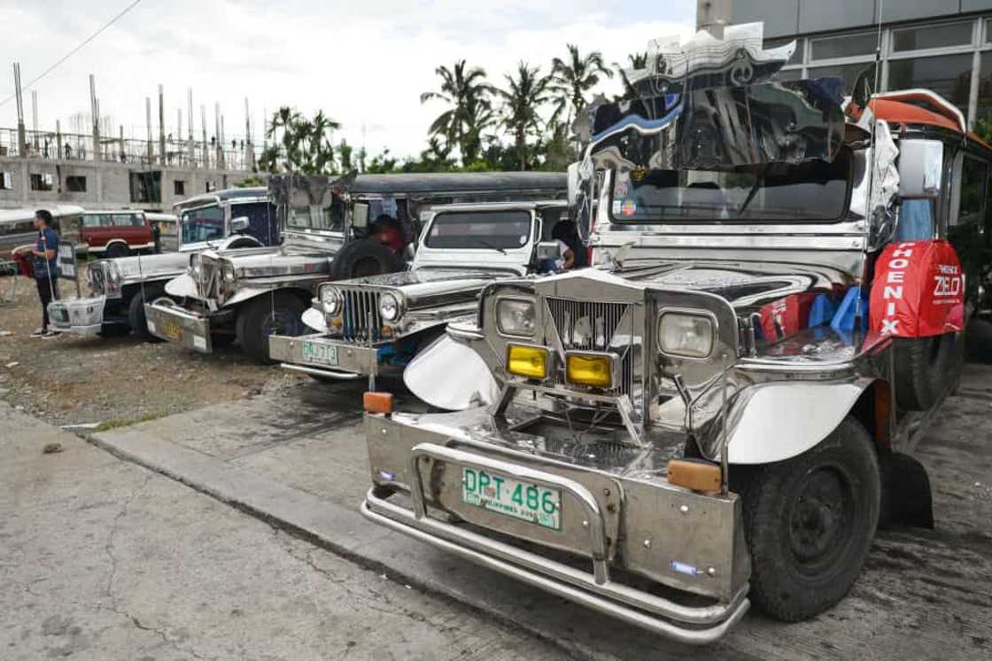 Kawawa naman! Lalaking pasahero, nahulog sa jeep dahil sa sobrang antok Kawawa naman! Lalaking pasahero, nahulog sa jeep dahil sa sobrang antok