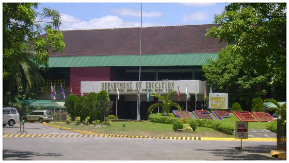 DepEd, opsyonal na rin ang pagpapasuot ng face mask sa pagbabalik paaralan DepEd, opsyonal na rin ang pagpapasuot ng face mask sa pagbabalik paaralan